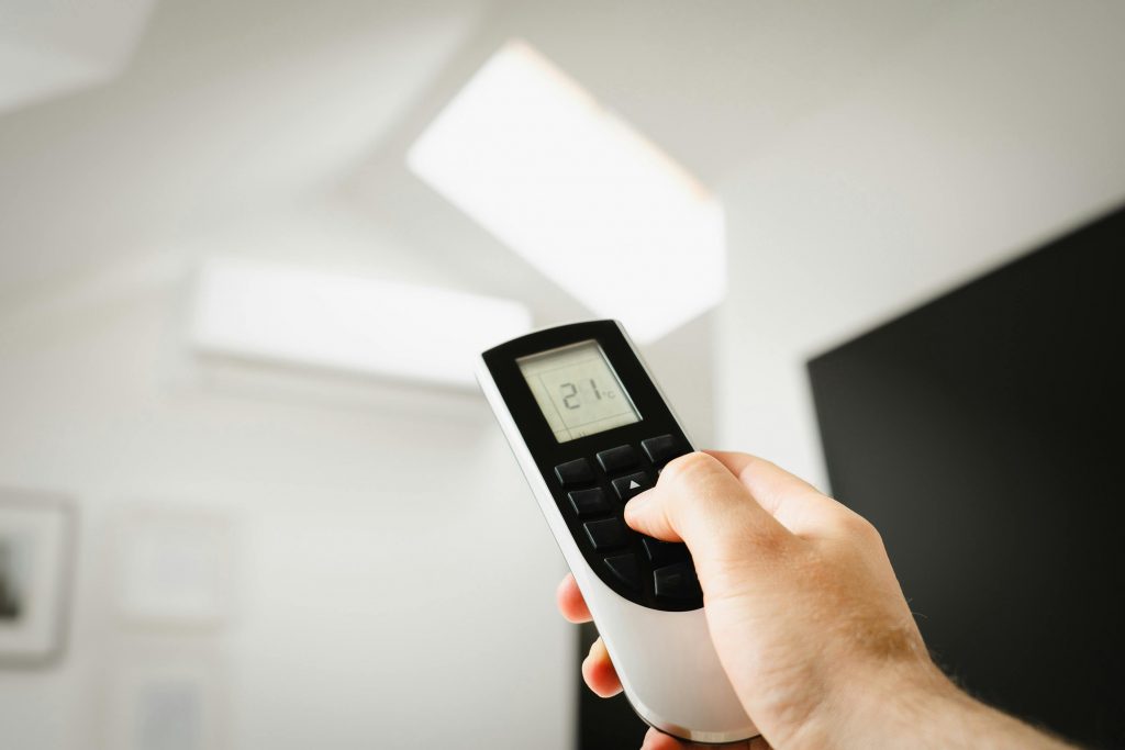 Mando de aire acondicionado evoca a que temperatura poner la calefaccion